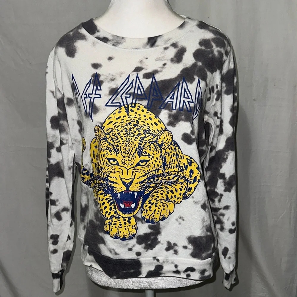 oversized gray & white tie dye Def Leppard crew neck sweater size xs